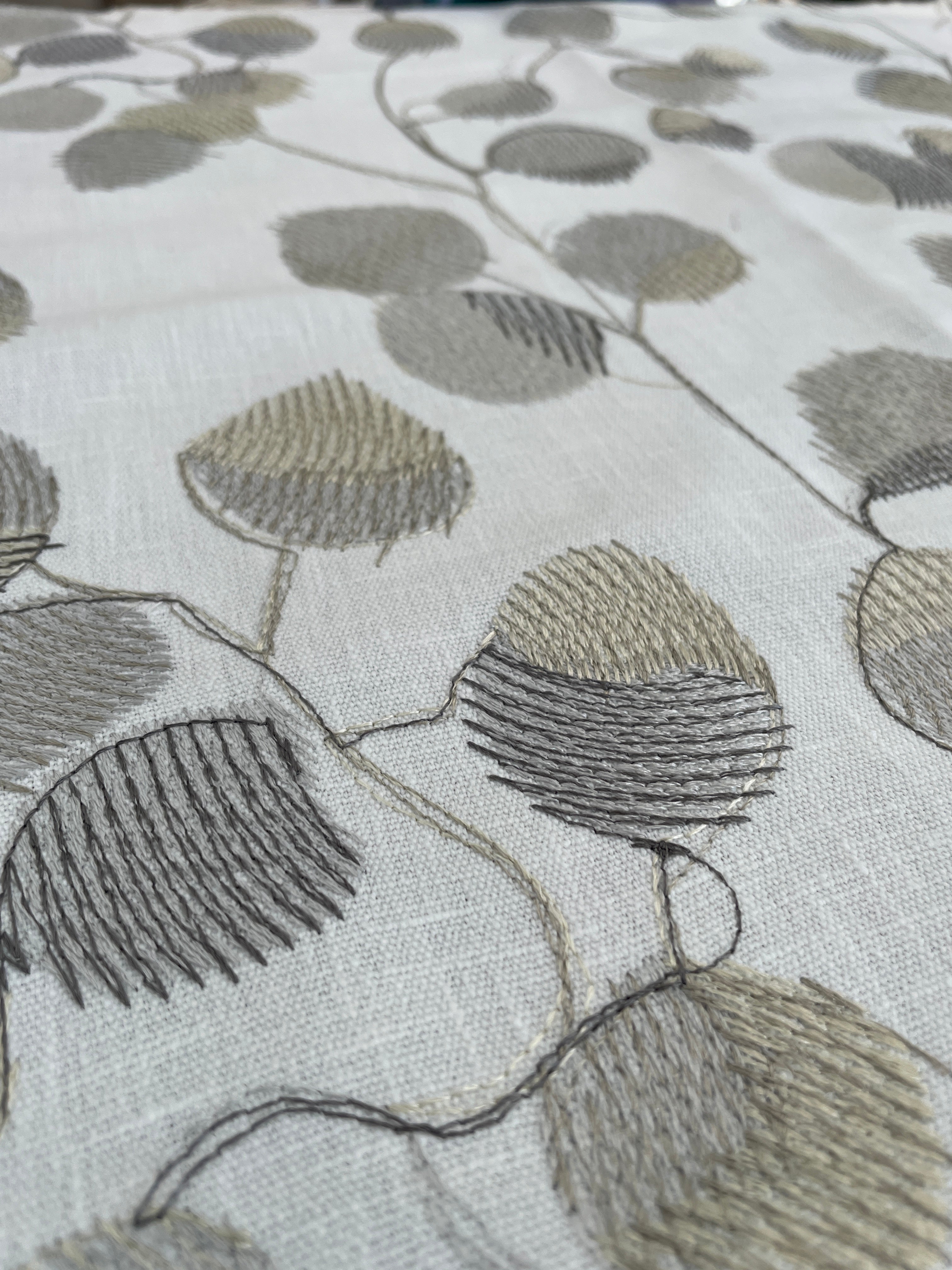 Table Runner - Flower Buds Neutral