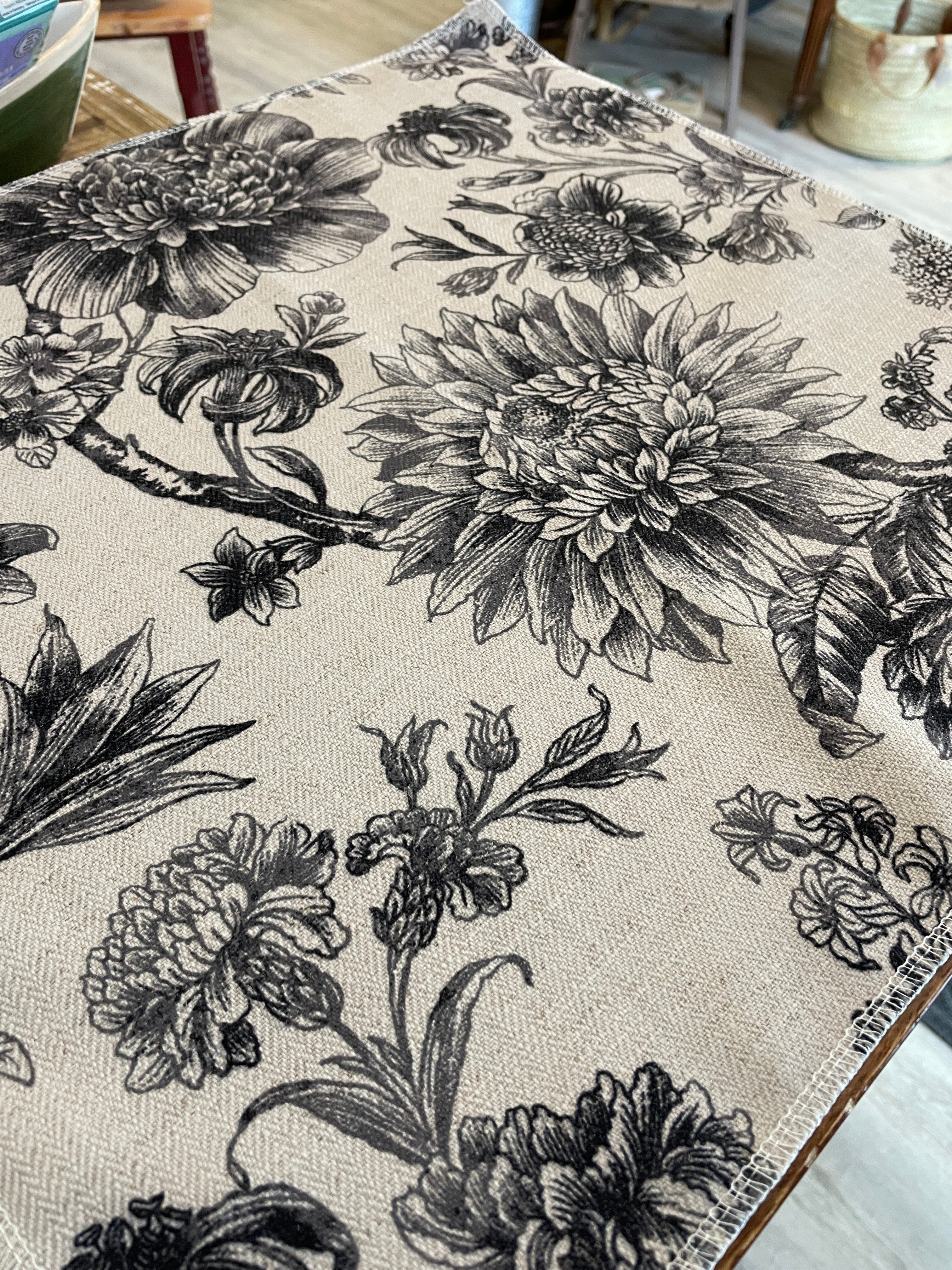 Table Runner - Laurel Oak Noir