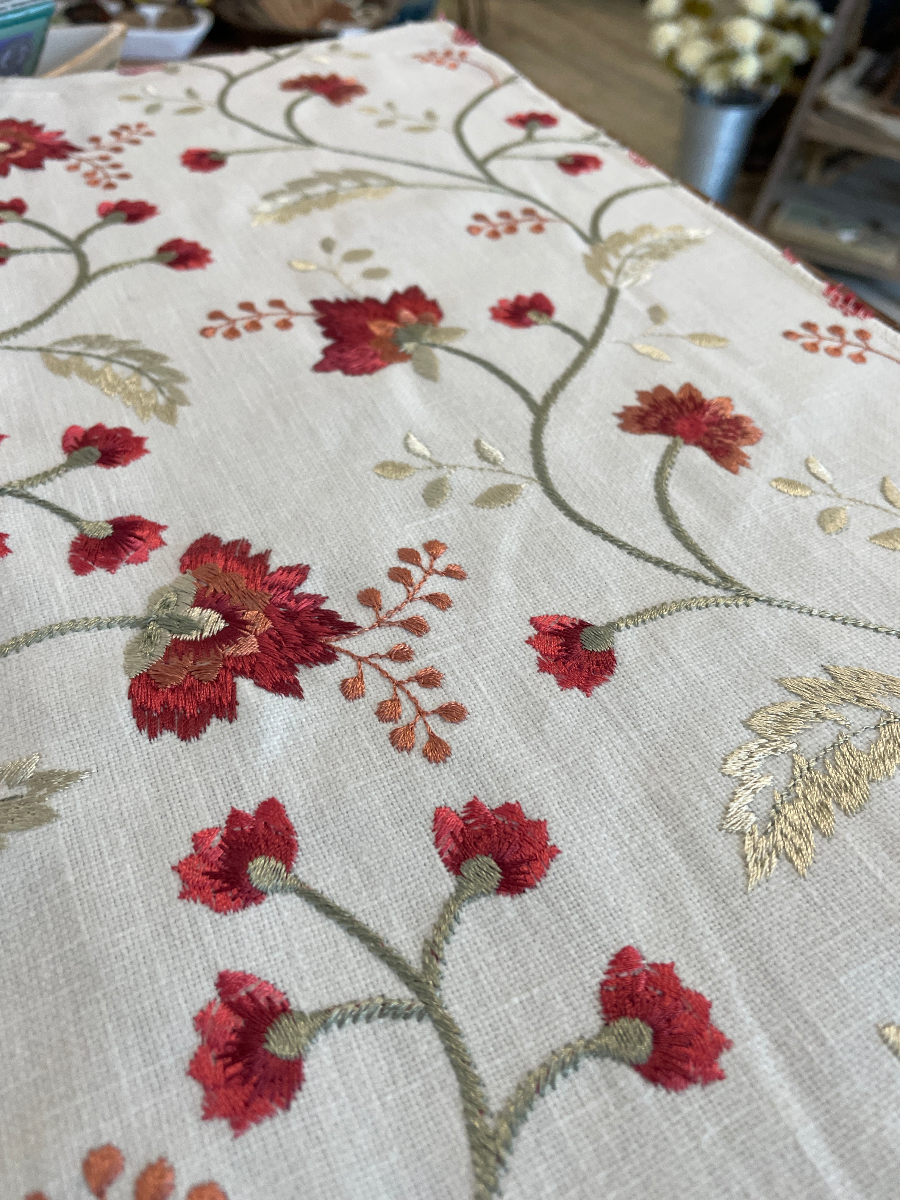 Table Runner - Torch Singer Bouquet