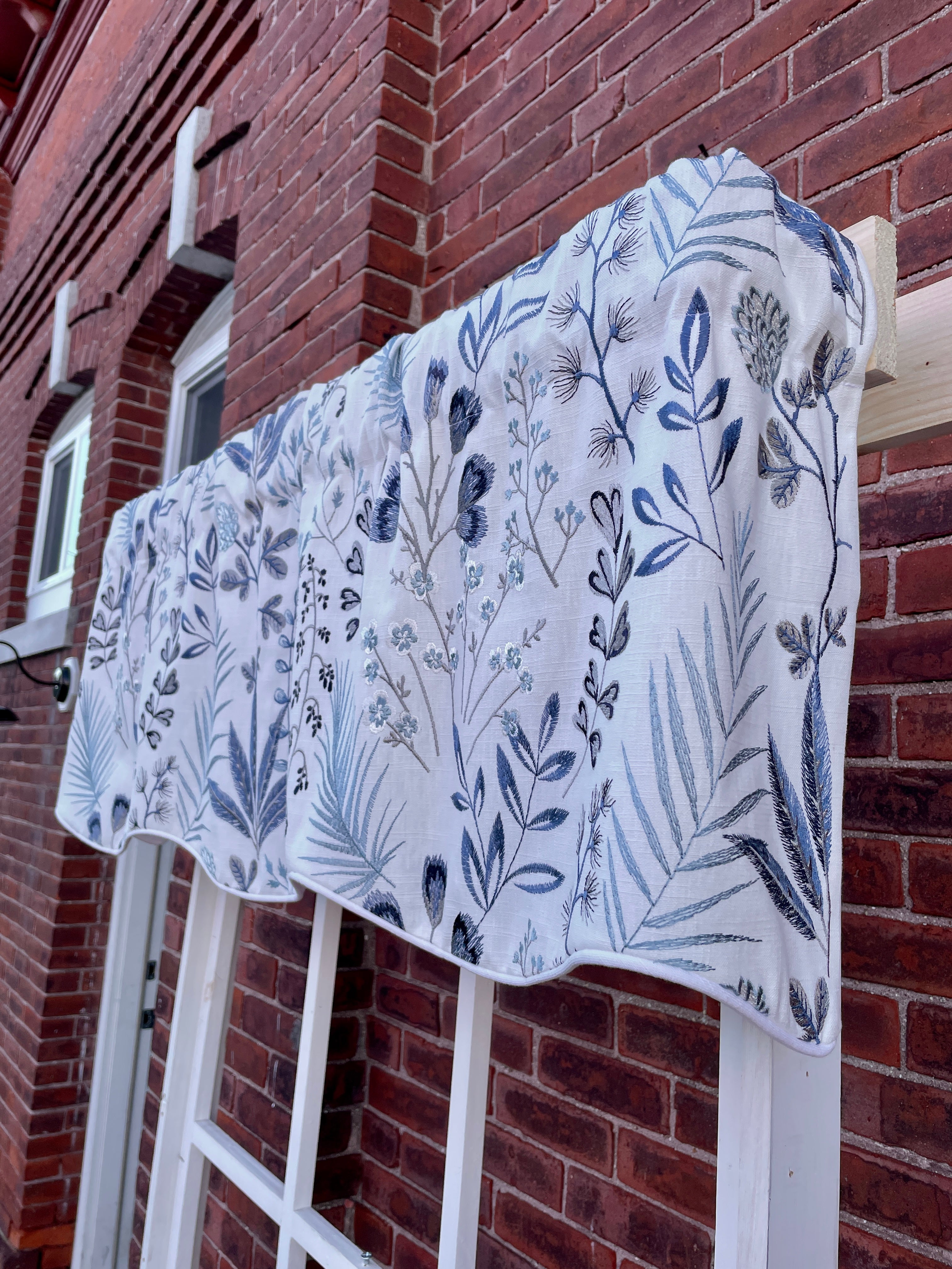 Herbalist Bluejay Scallop Valance