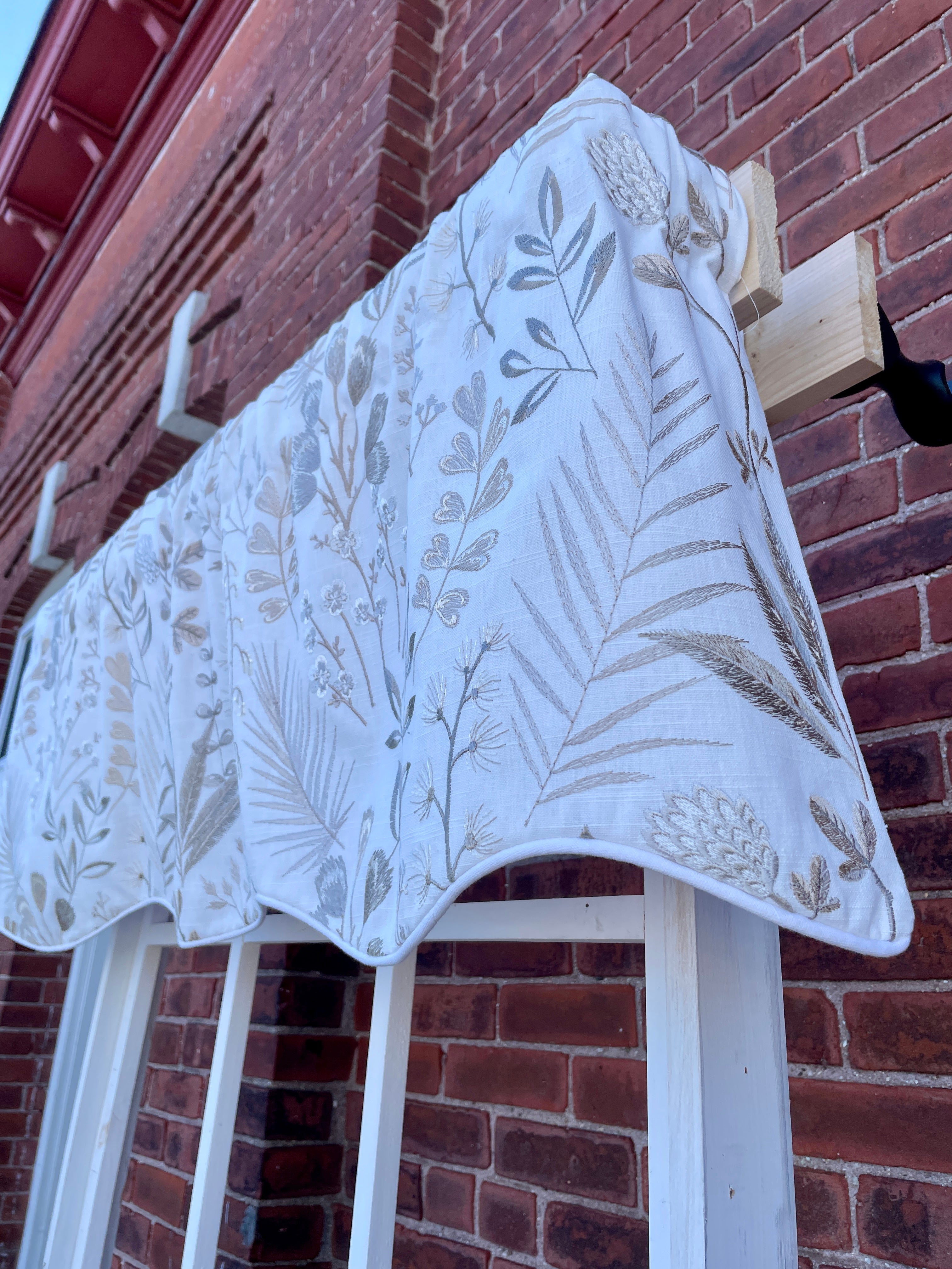 Herbalist Marble Scallop Valance