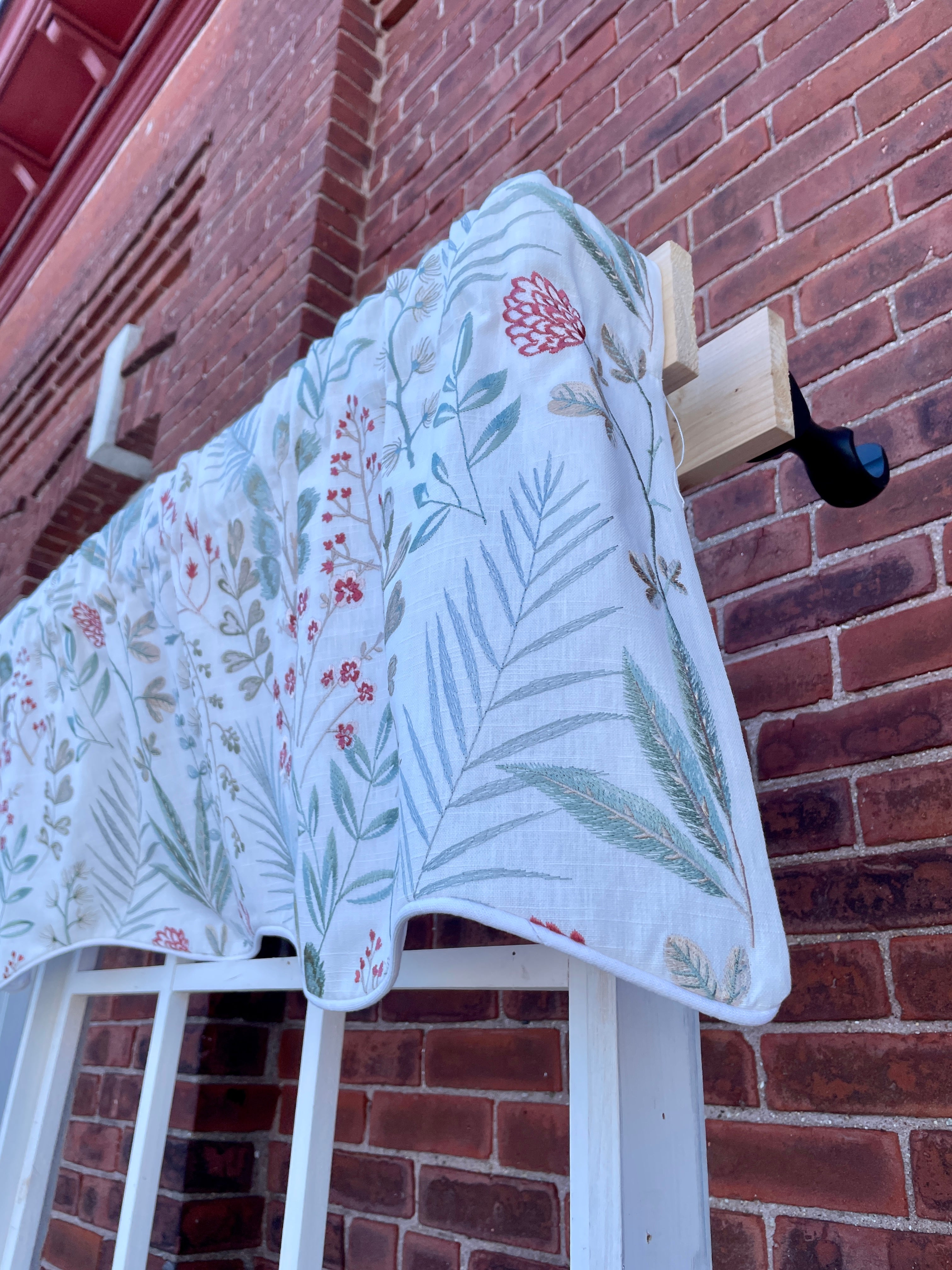 Herbalist Spa Scallop Valance
