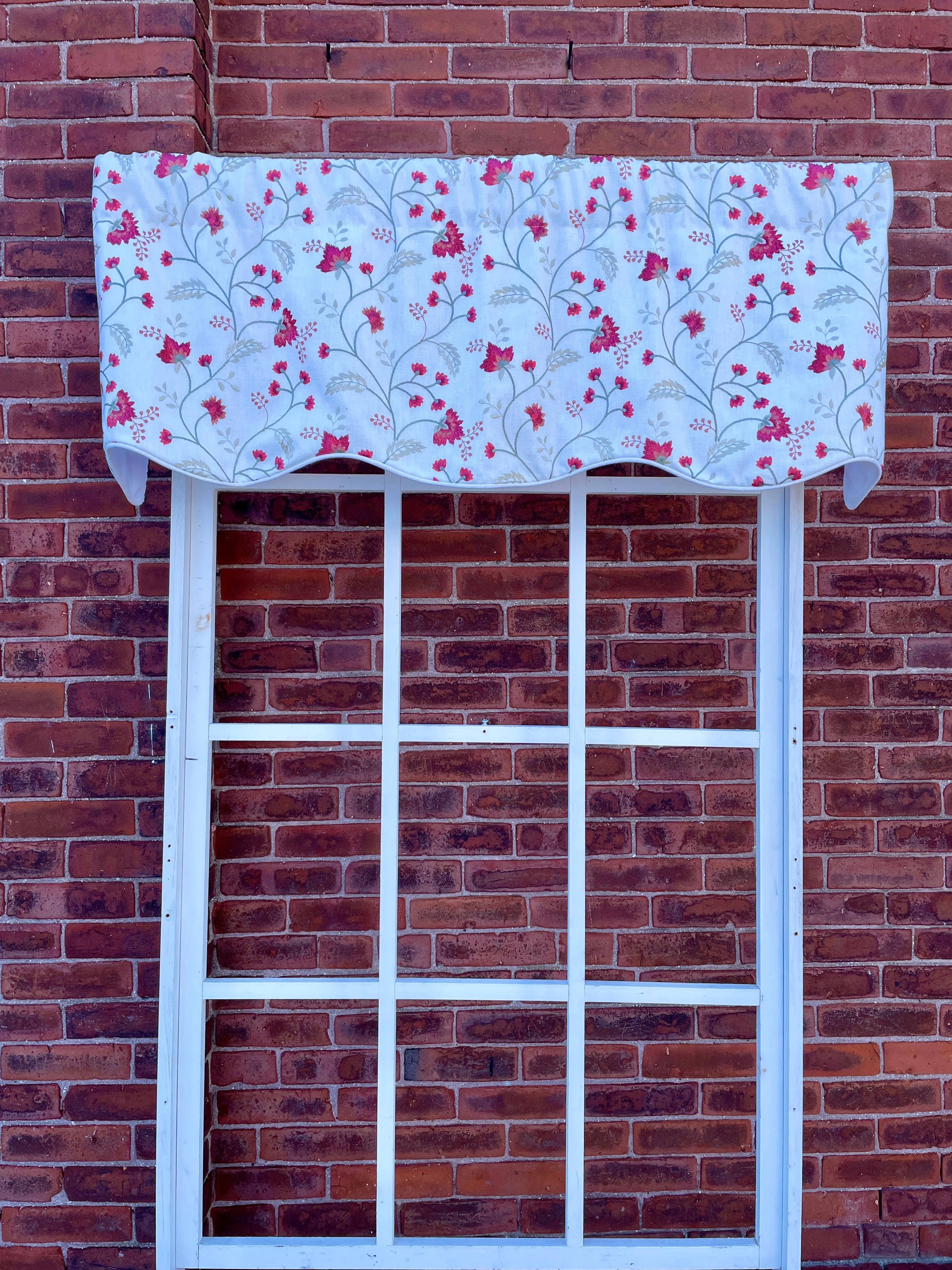 Torch Singer Bouquet Scallop Valance
