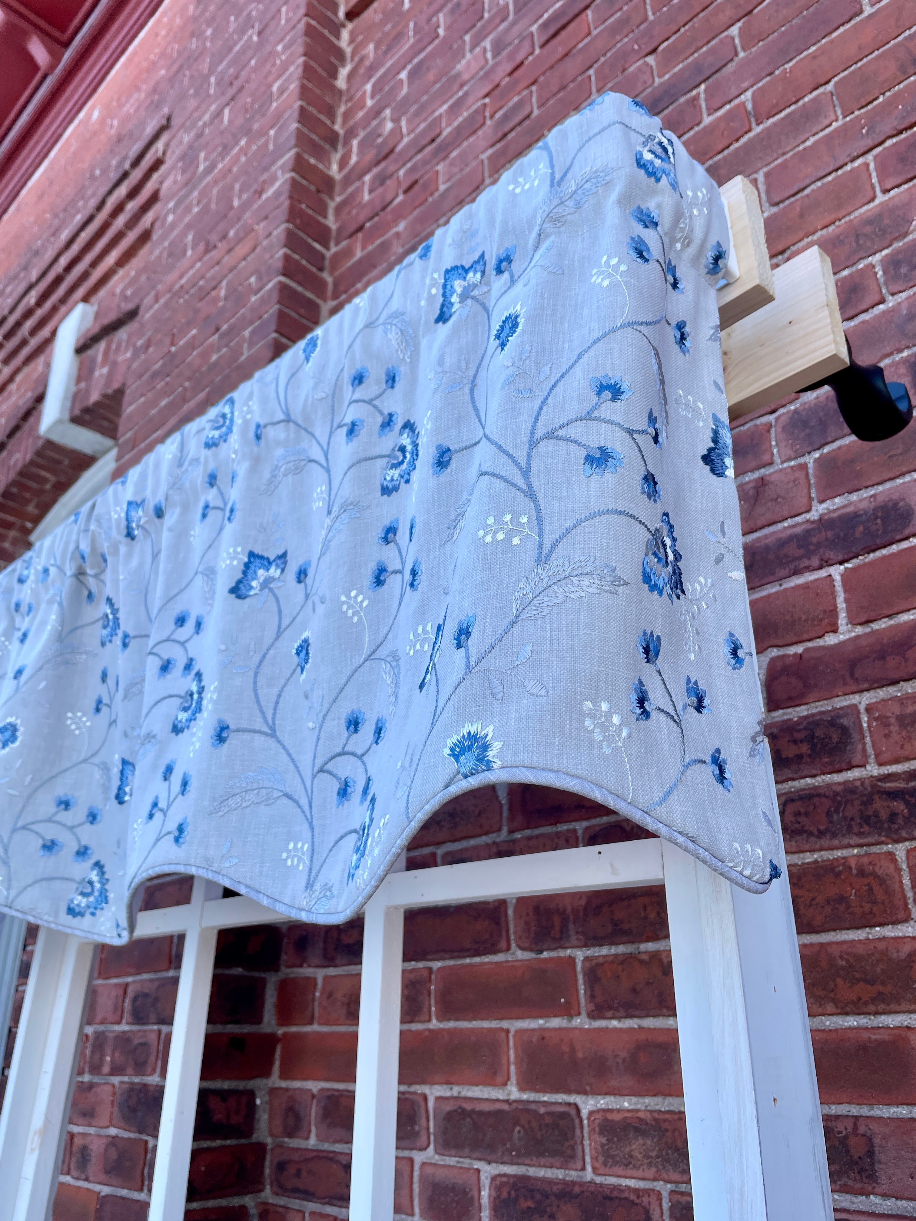 Torch Singer Cornflower Scallop Valance